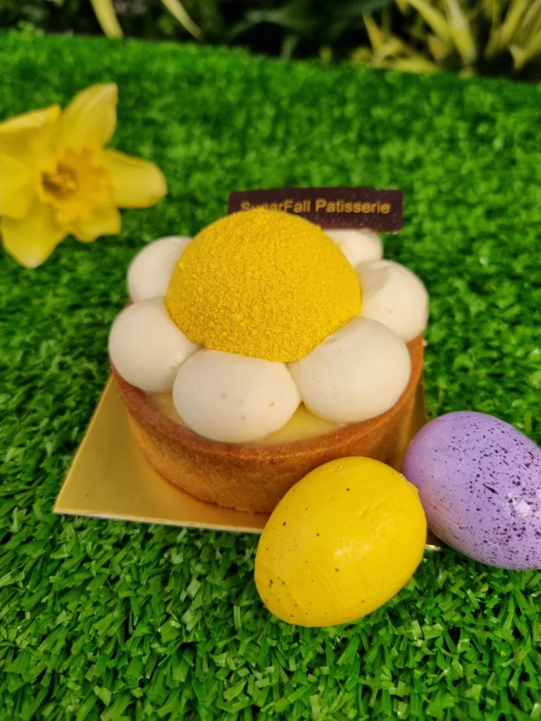 Daisy Easter Cake