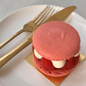 Raspberry macaron cake